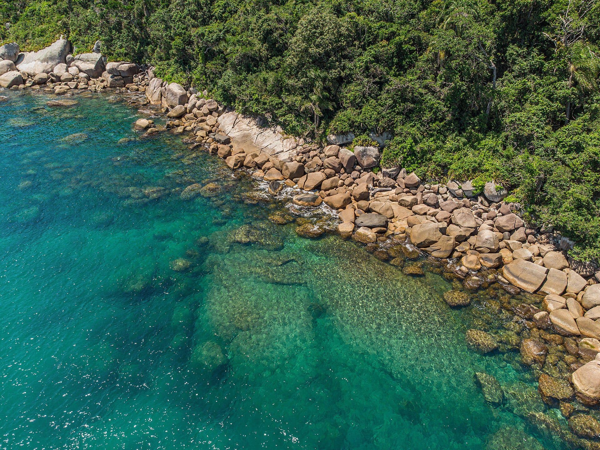 Vista da paisagem natural na Reserva Biológica Marinha do Arvoredo