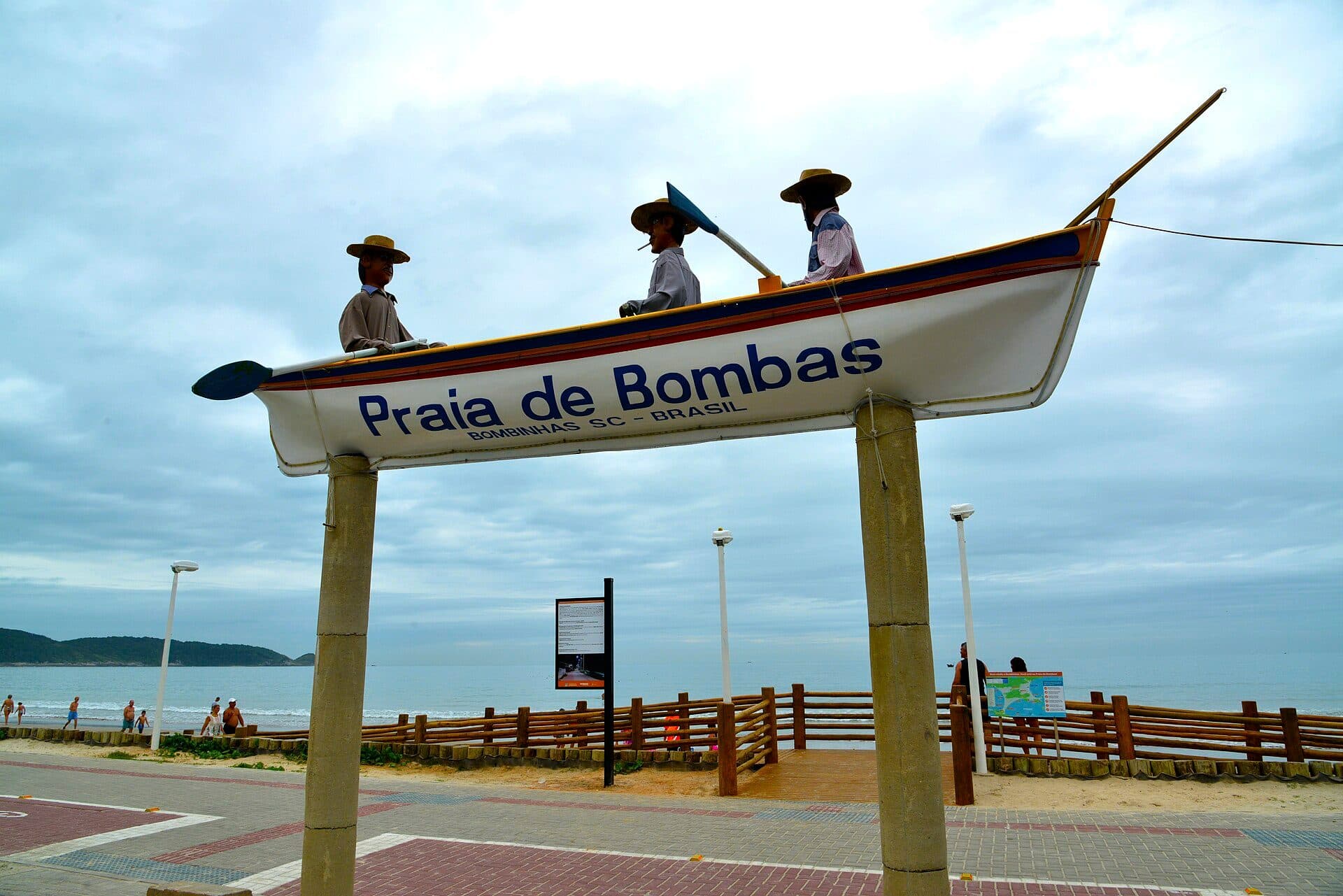 Vista panorâmica da Praia de Bombas em Bombinhas, Santa Catarina