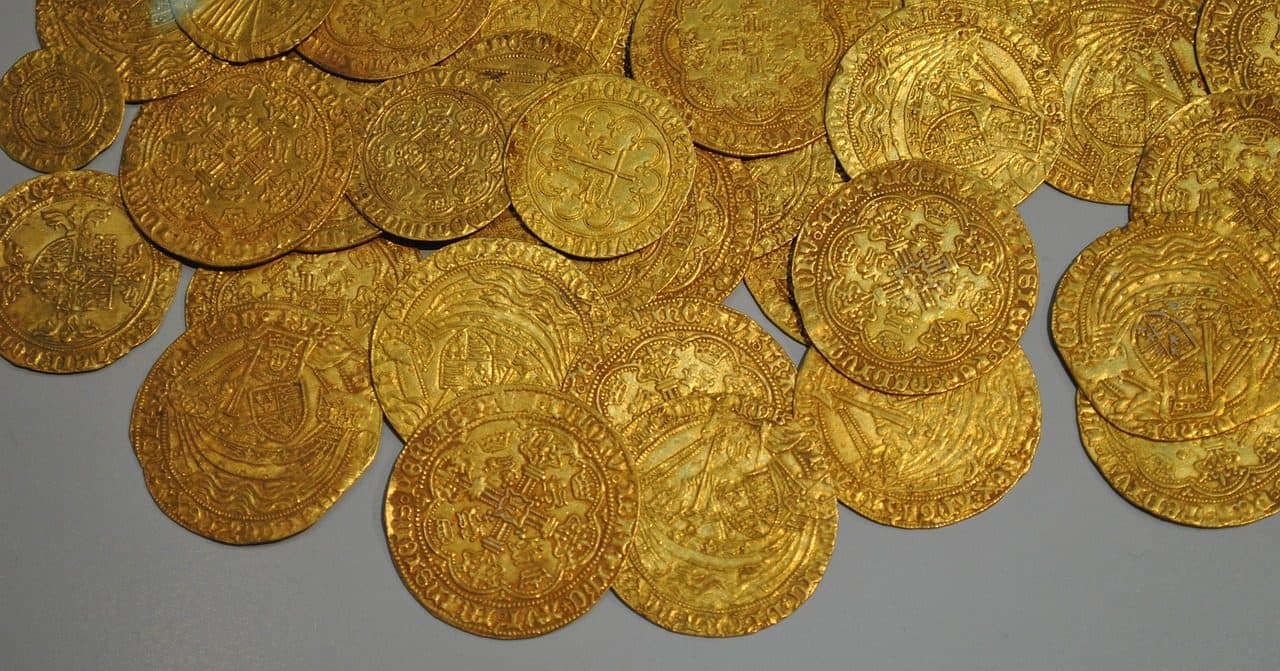 Coleção de moedas de ouro em exibição no museu