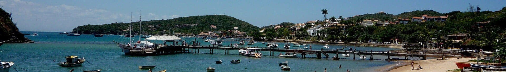 Vista panorâmica da paisagem litorânea de Armação dos Búzios