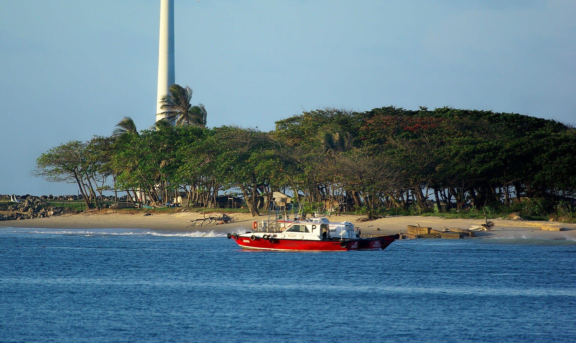 Vista da Praia Mansa com faixa de areia e mar em Fortaleza