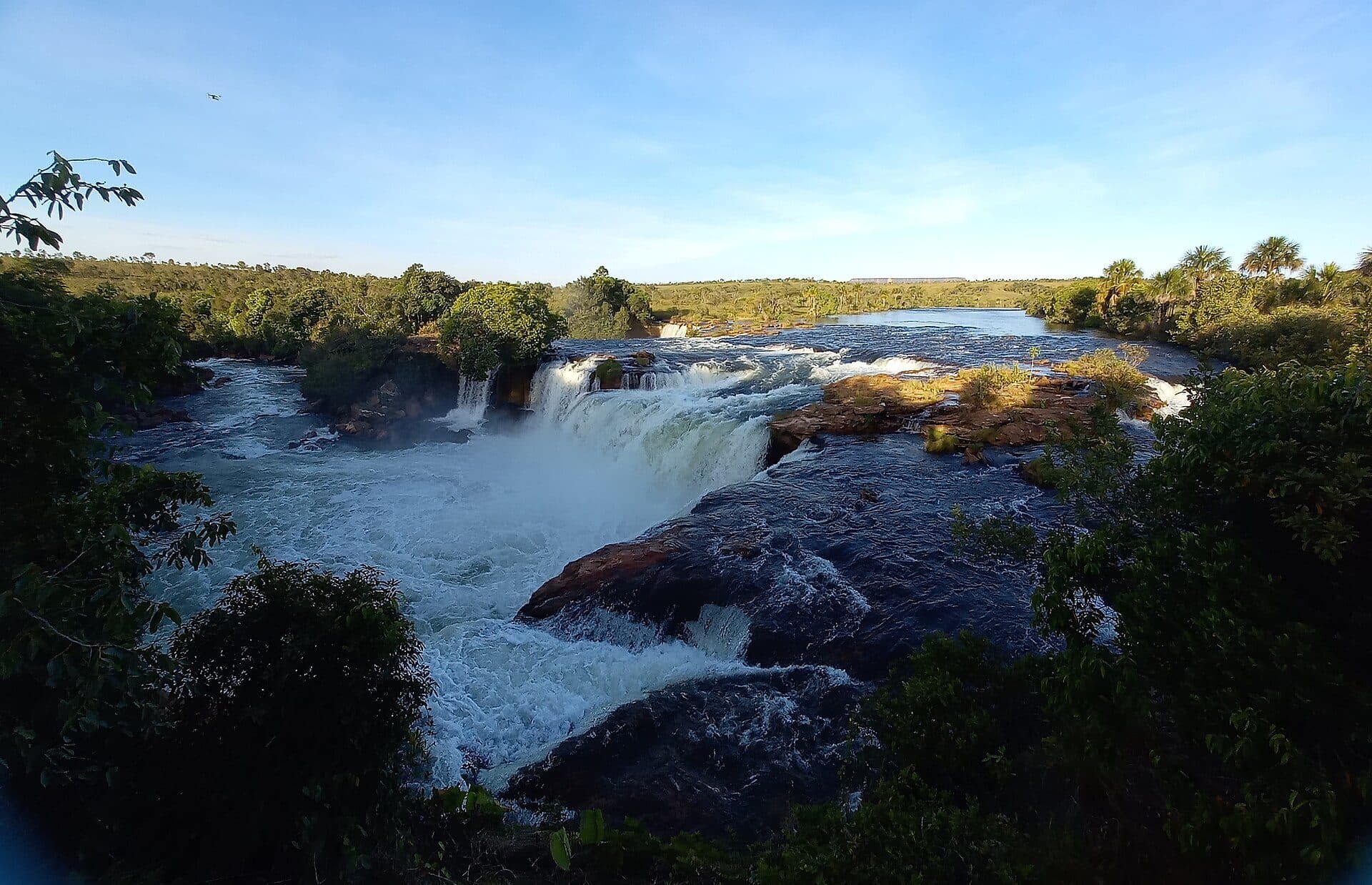 Vista da Cachoeira da Velha e suas quedas d'água no Jalapão