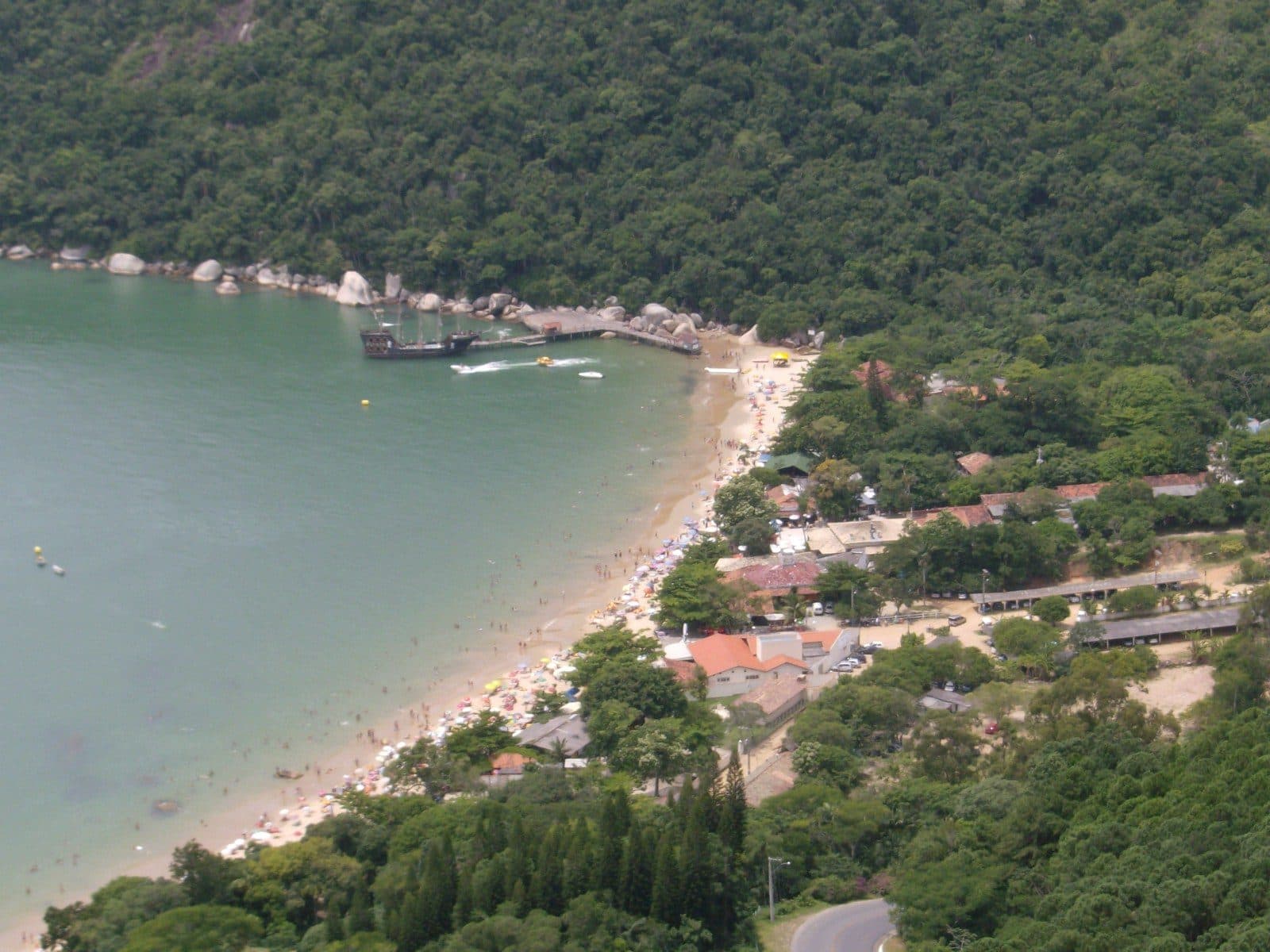 Vista da Praia de Laranjeiras em Balneário Camboriú, Santa Catarina