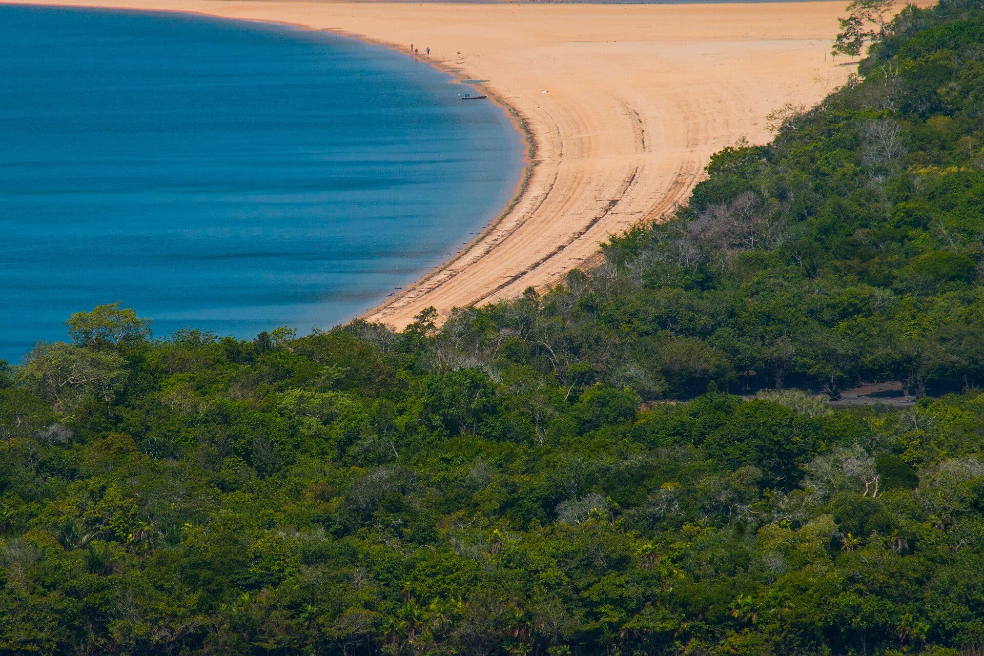Vista panorâmica da paisagem a partir do Morro da Piraoca em Santarém, Pará