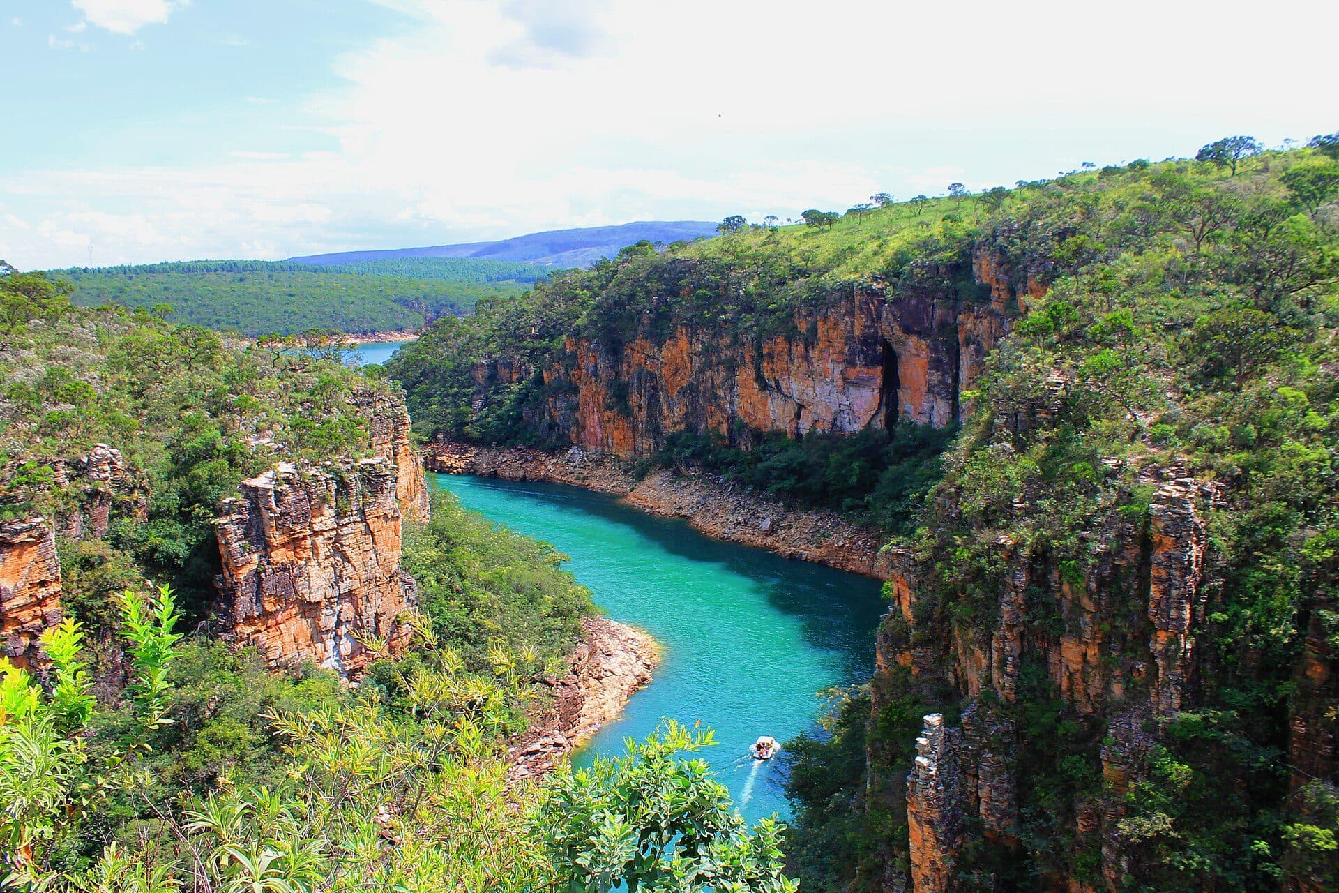 Vista panorâmica a partir do Mirante do Lago de Furnas em Capitólio, Minas Gerais