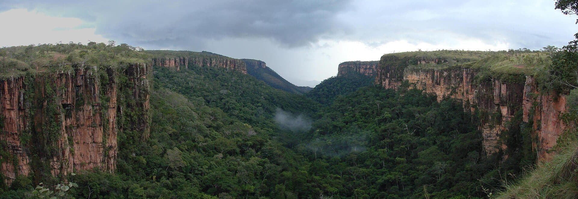 Vista da paisagem natural do Parque Nacional de Chapada dos Guimarães