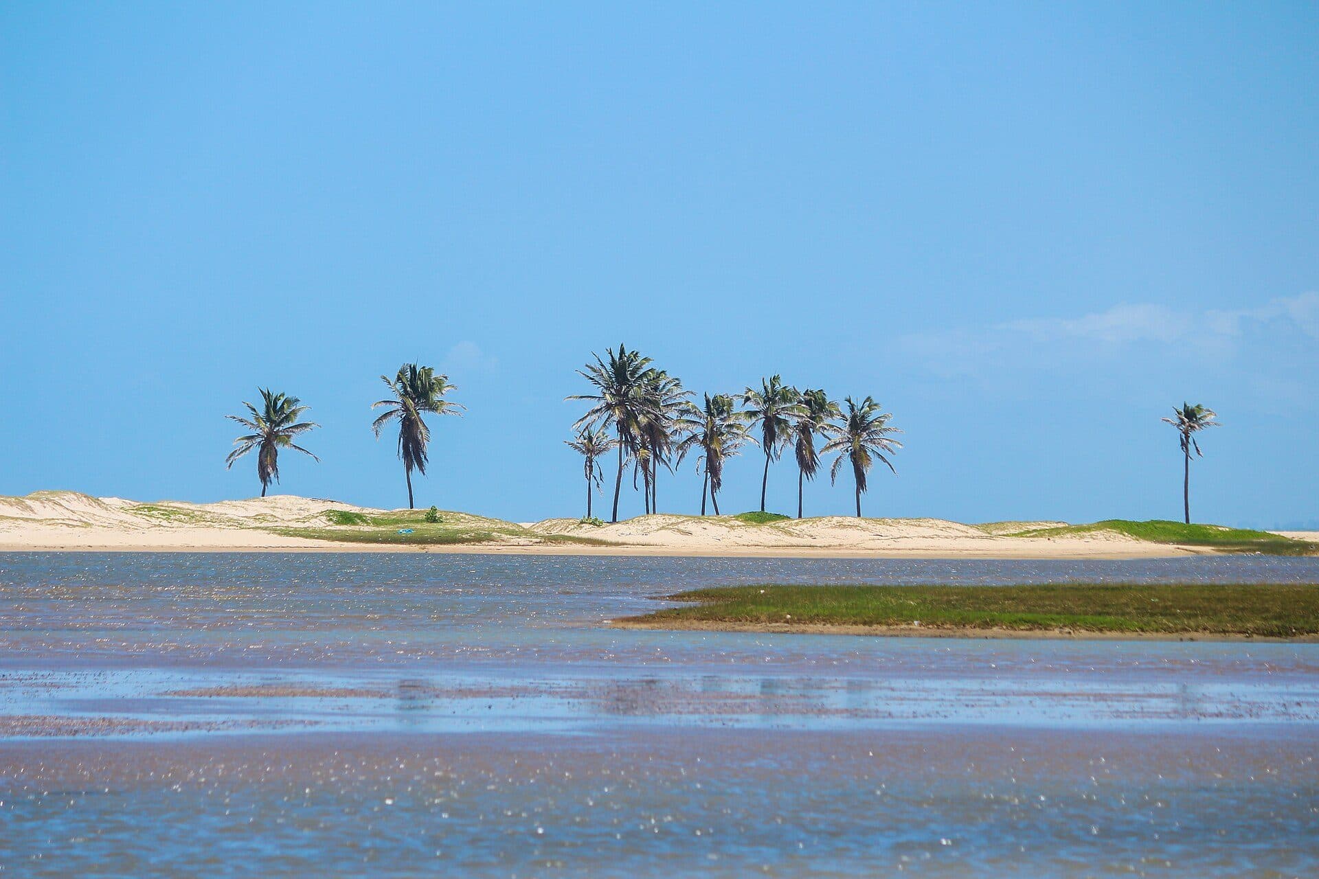 Vista da praia na Barra do Cauípe em Caucaia, Ceará