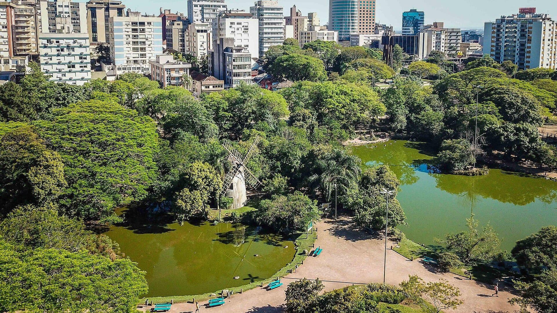 Moinho de vento localizado no Parque Moinhos de Vento, conhecido como Parcão