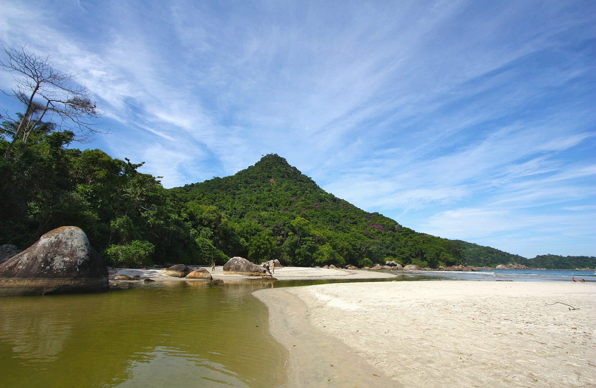 Vista da Praia de Dois Rios na Ilha Grande