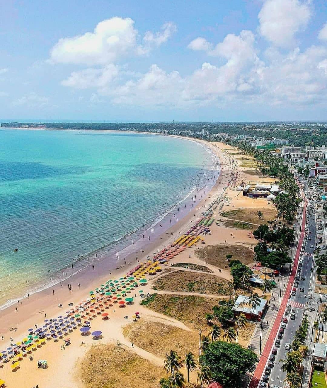 Vista da orla da Praia de Tambaú em João Pessoa, Paraíba
