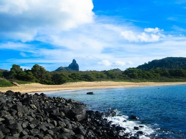 Vista da Baía do Sueste em Fernando de Noronha