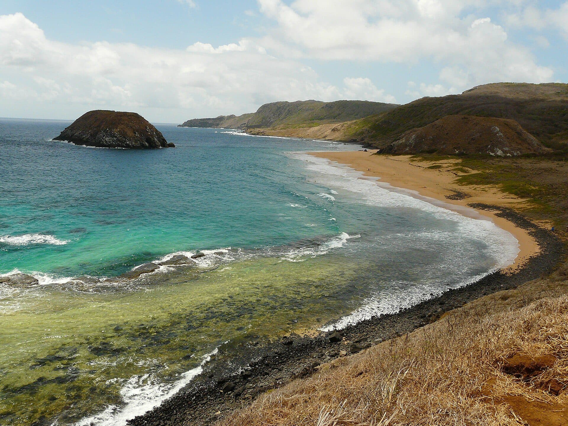 Vista da Praia do Leão em Fernando de Noronha