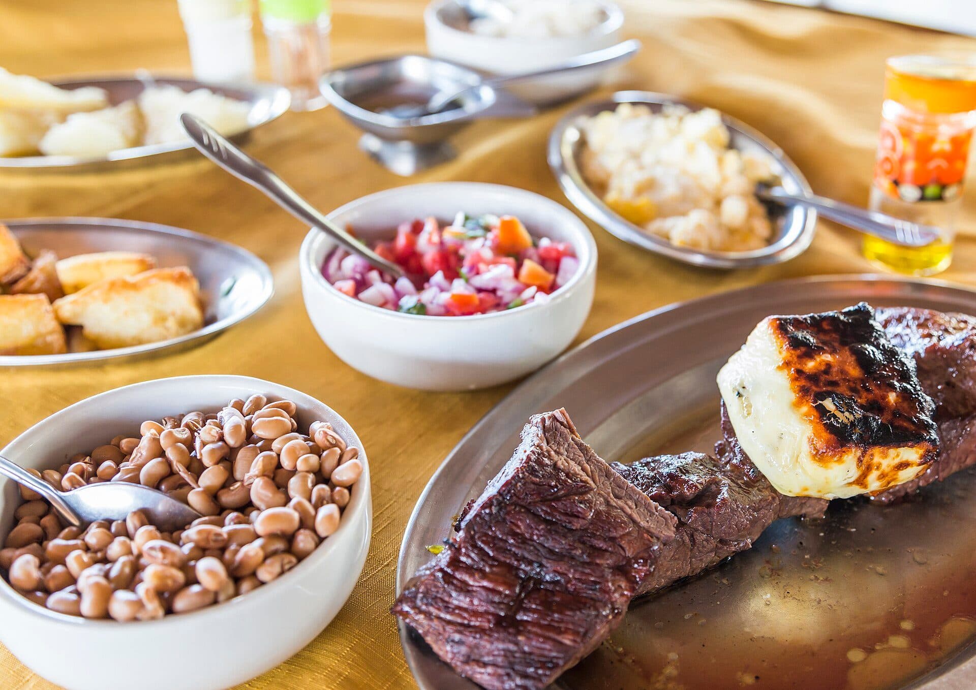 Prato de carne de sol servido no Bruno Lima Gastronomia em Gravatá