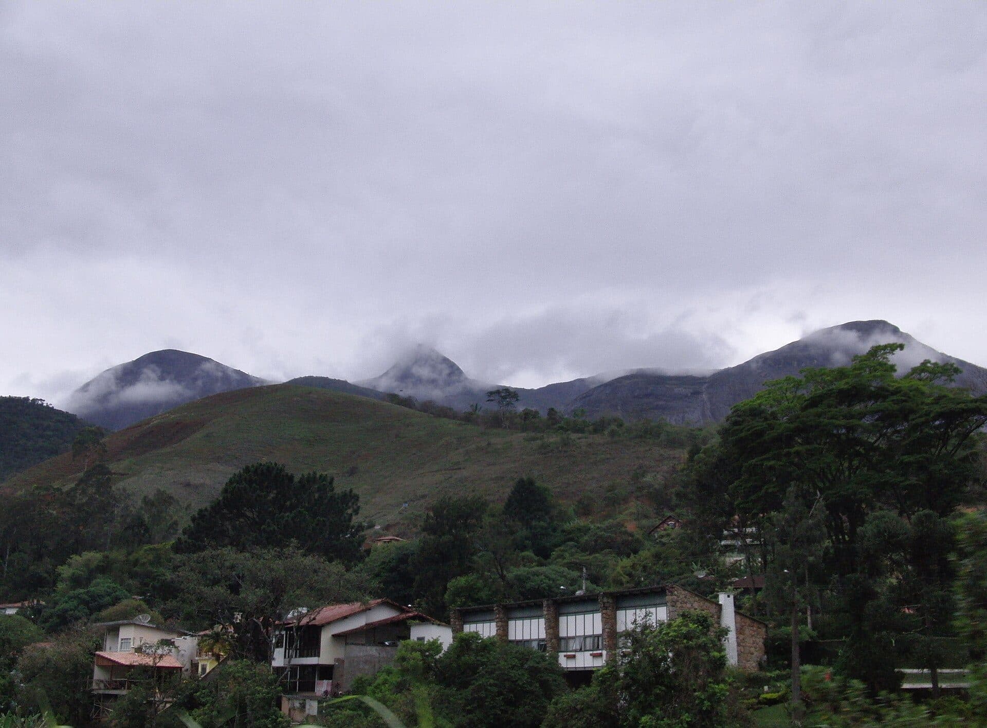 Vista da Pedra do Açu, ponto mais alto de Petrópolis