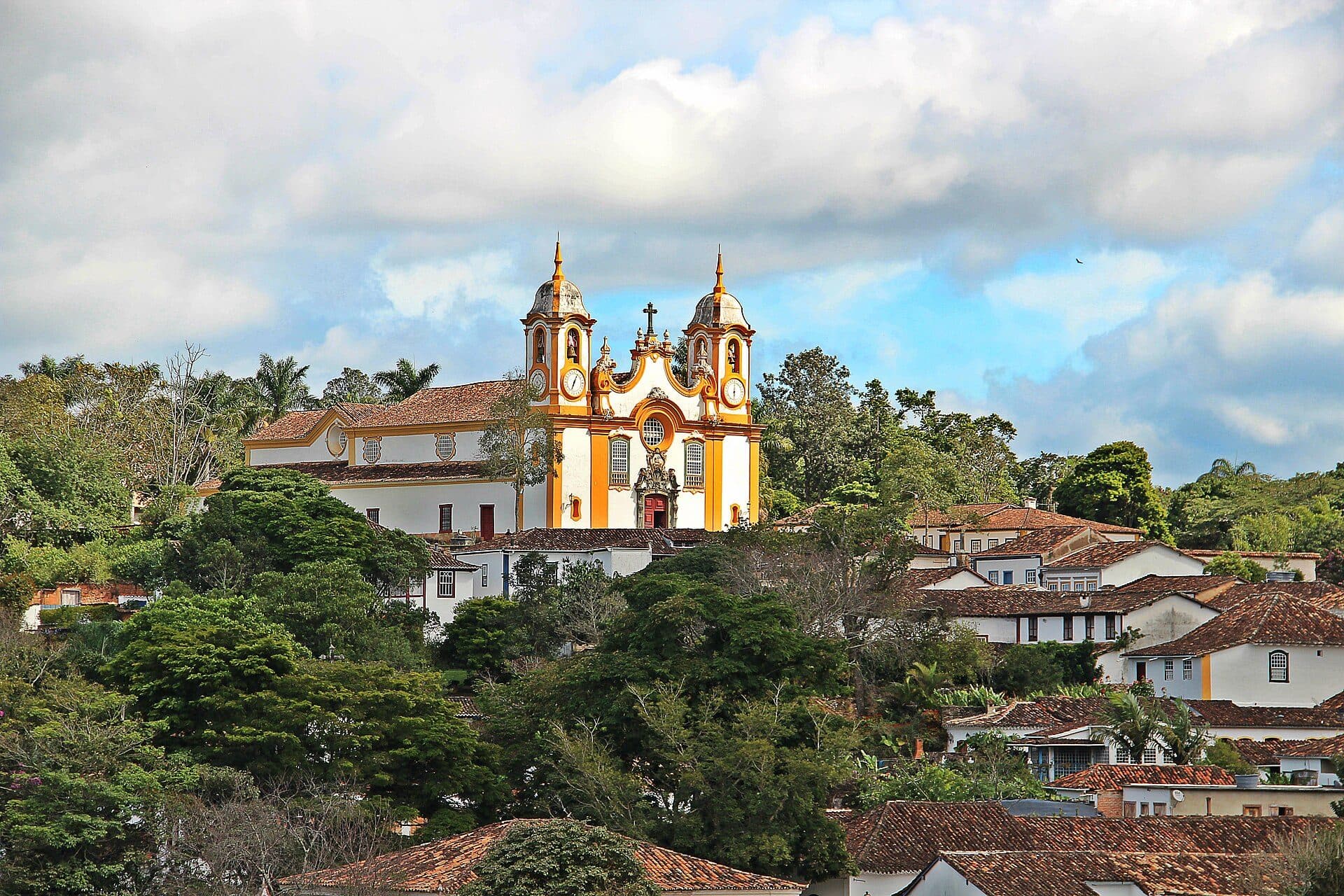 Vista da cidade histórica de Tiradentes em Minas Gerais
