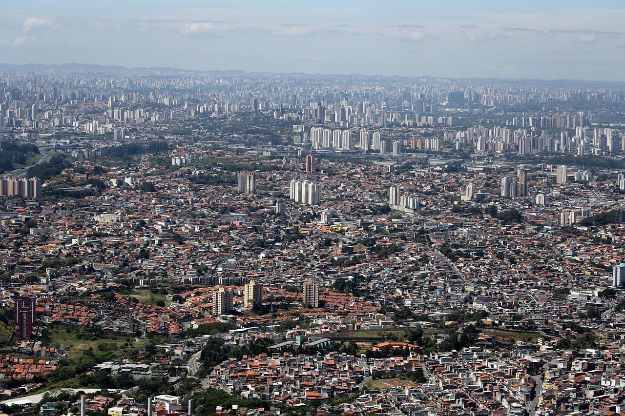 Vista aérea da cidade de São Paulo com seus edifícios e arquitetura urbana