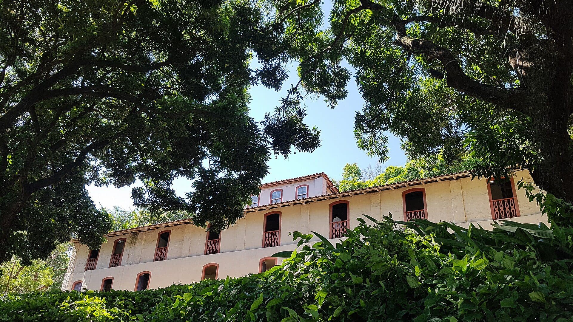 Vista externa da fachada do Museu Solar Monjardim