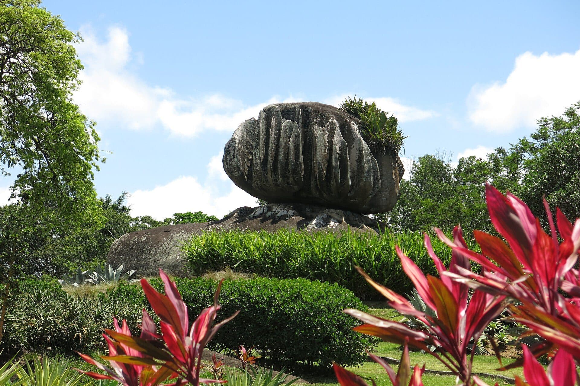 Vista da formação rochosa no Parque Pedra da Cebola
