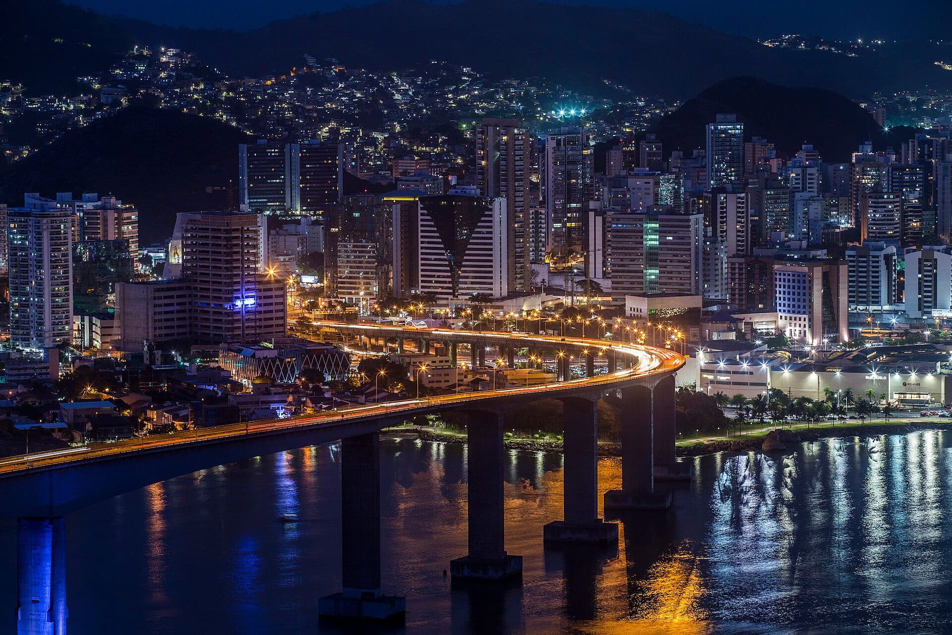 Vista da Terceira Ponte na cidade de Vitória, Espírito Santo