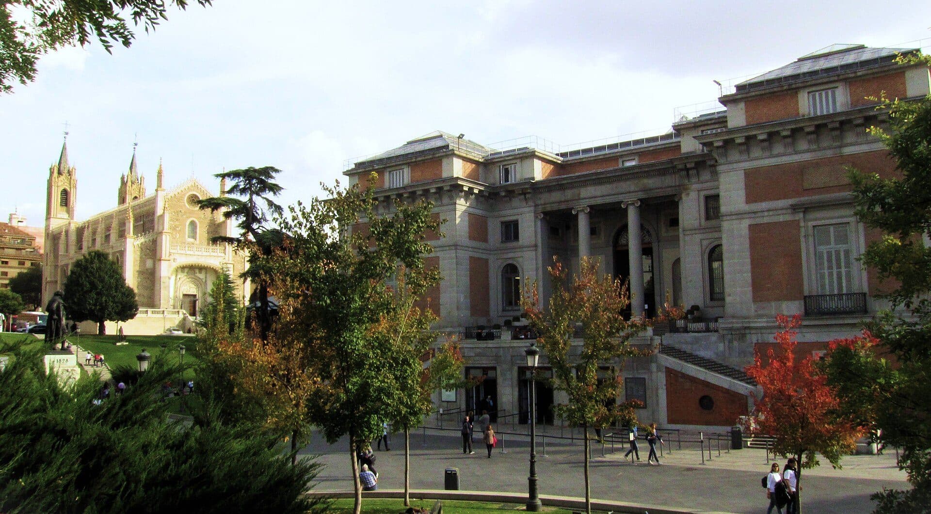 Fachada da entrada norte do Museo del Prado