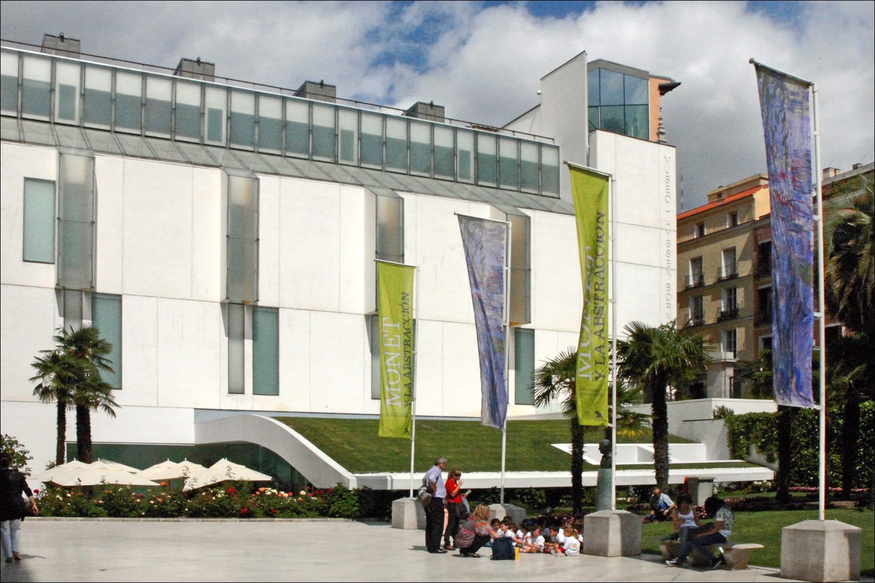 Vista do edifício do Museo Thyssen-Bornemisza em Madrid
