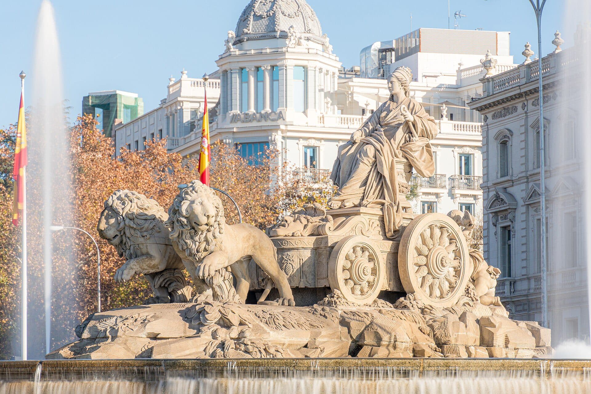 Vista do monumento e chafariz da Fuente de Cibeles