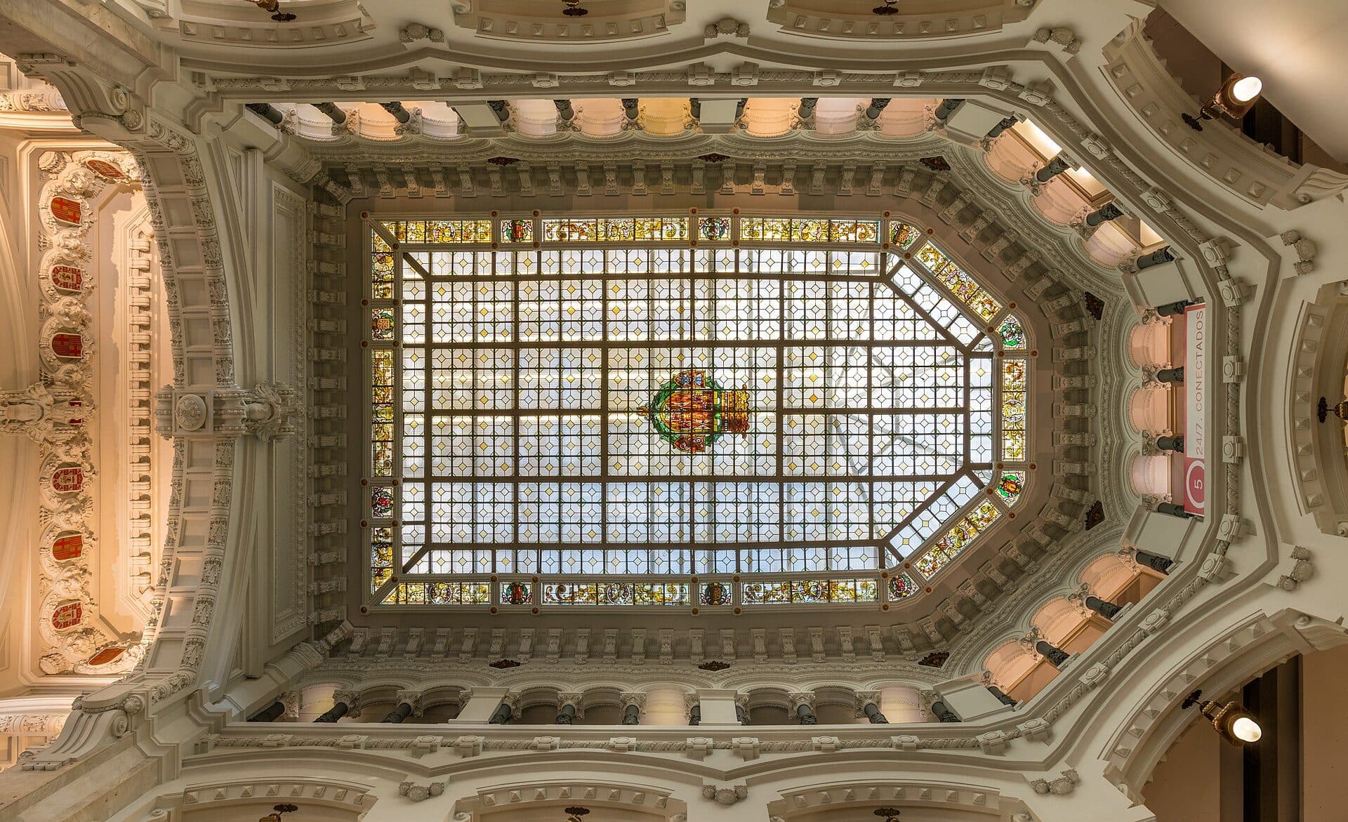 Fachada do Palacio de Comunicaciones na Plaza de Cibeles em Madrid