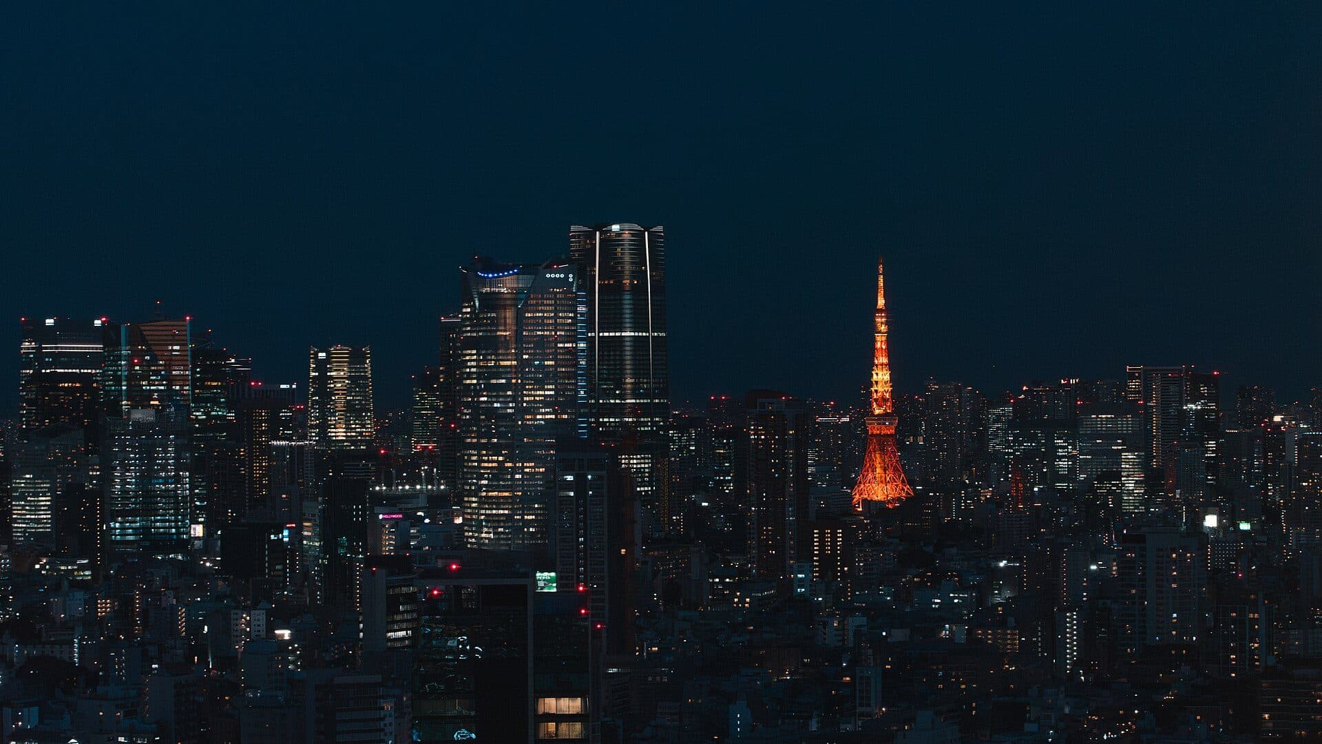 Vista noturna de Minato City, em Tóquio, Japão