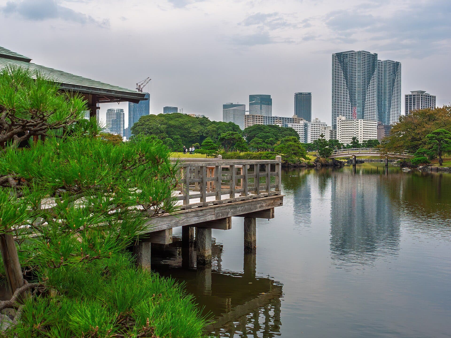 Vista da paisagem do Jardim Hamarikyu em Tóquio