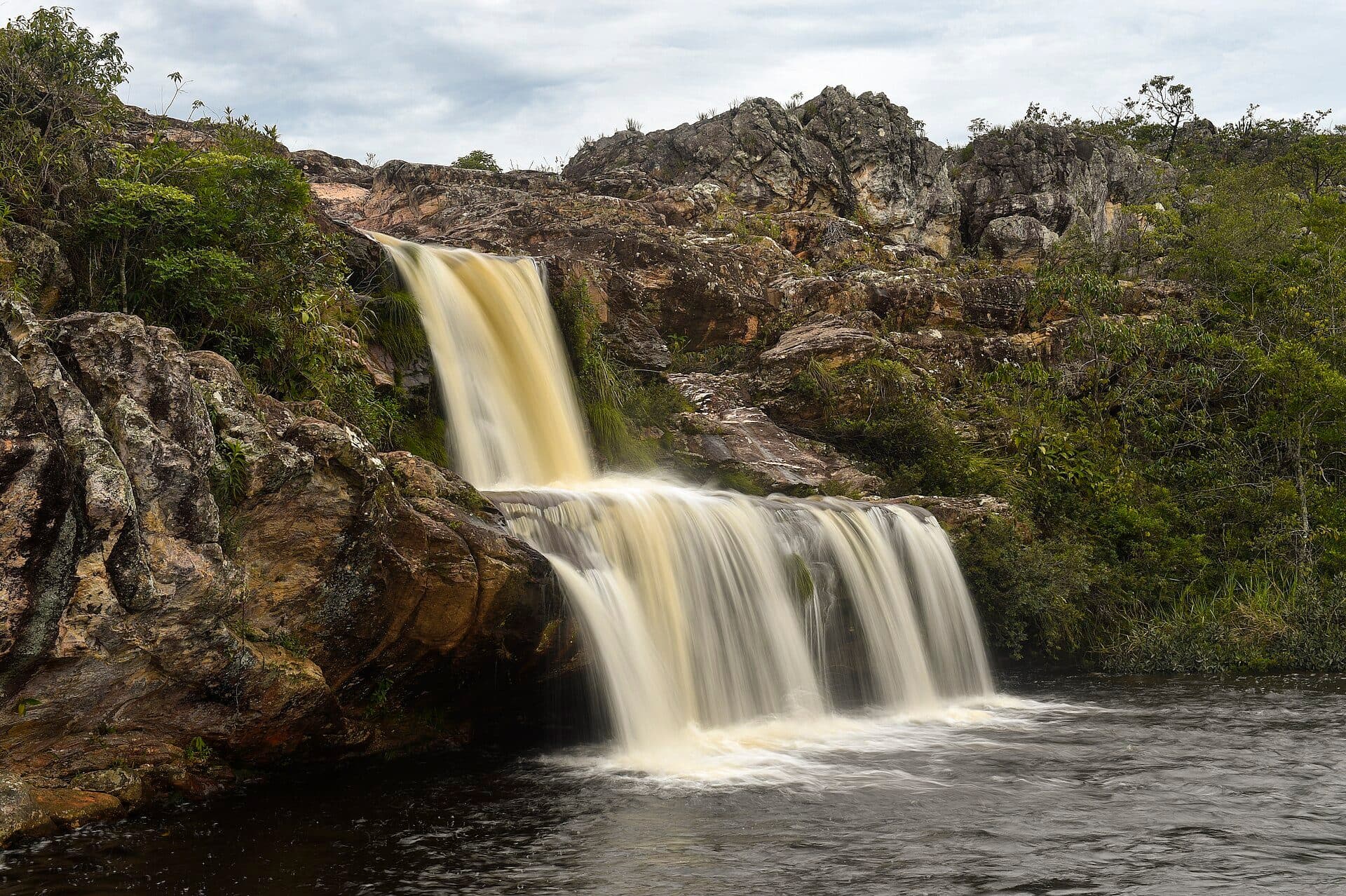 Vista da Cachoeira dos Cristais no Parque Estadual do Biribiri em Diamantina, Minas Gerais