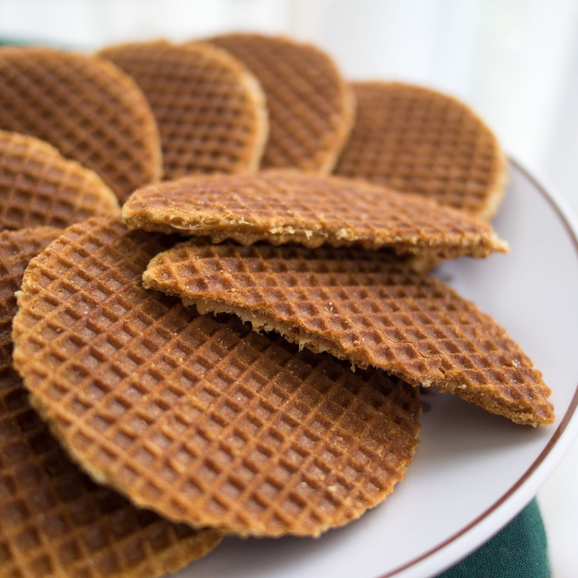 Stroopwafels tradicionais da culinária holandesa recheados com caramelo