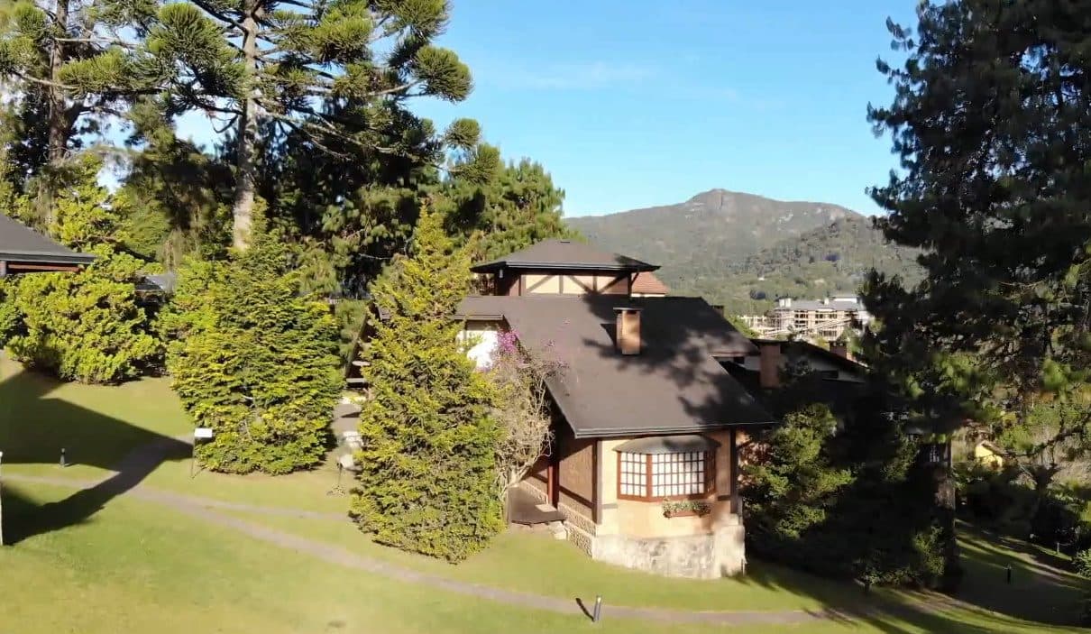 Vista de casas residenciais em Monte Verde