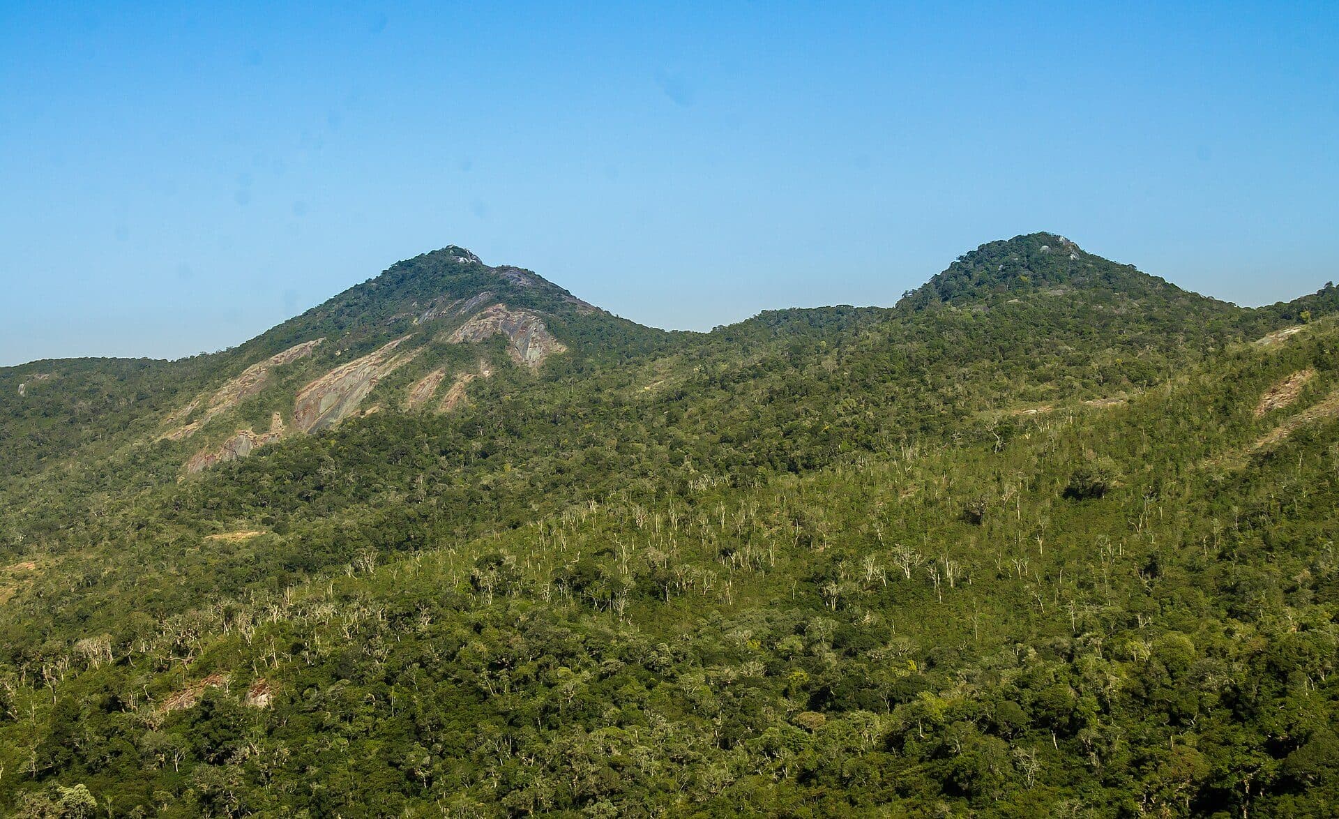 Vista da formação rochosa da Pedra Partida