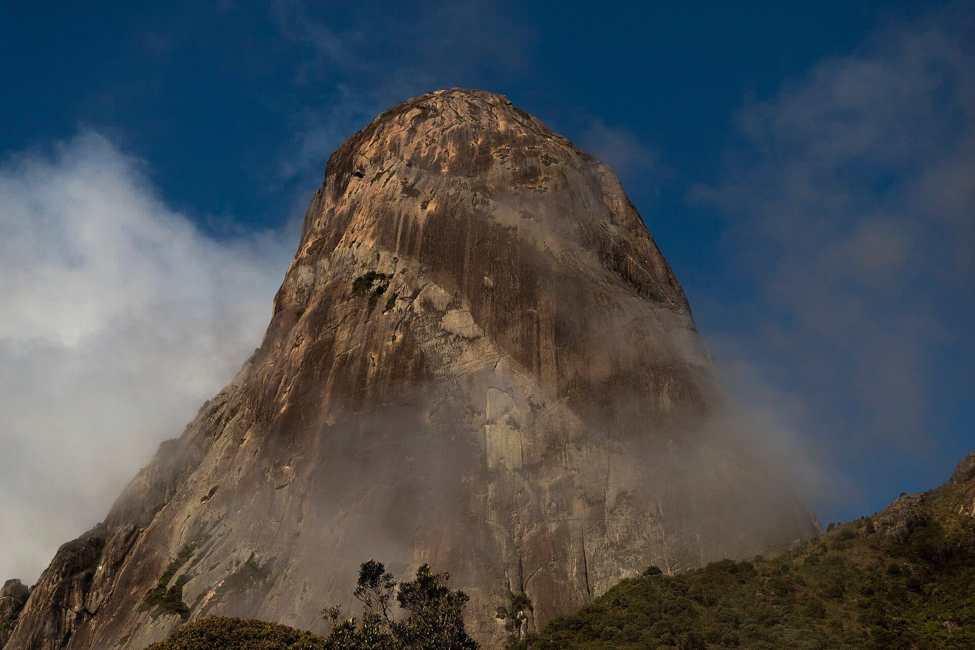 Vista da paisagem natural do Parque Estadual dos Três Picos