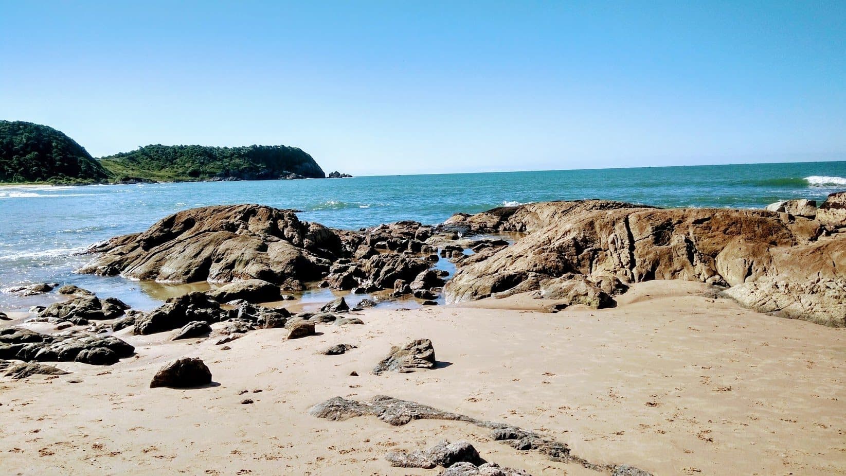 Vista da Praia da Paciência em Penha, Santa Catarina