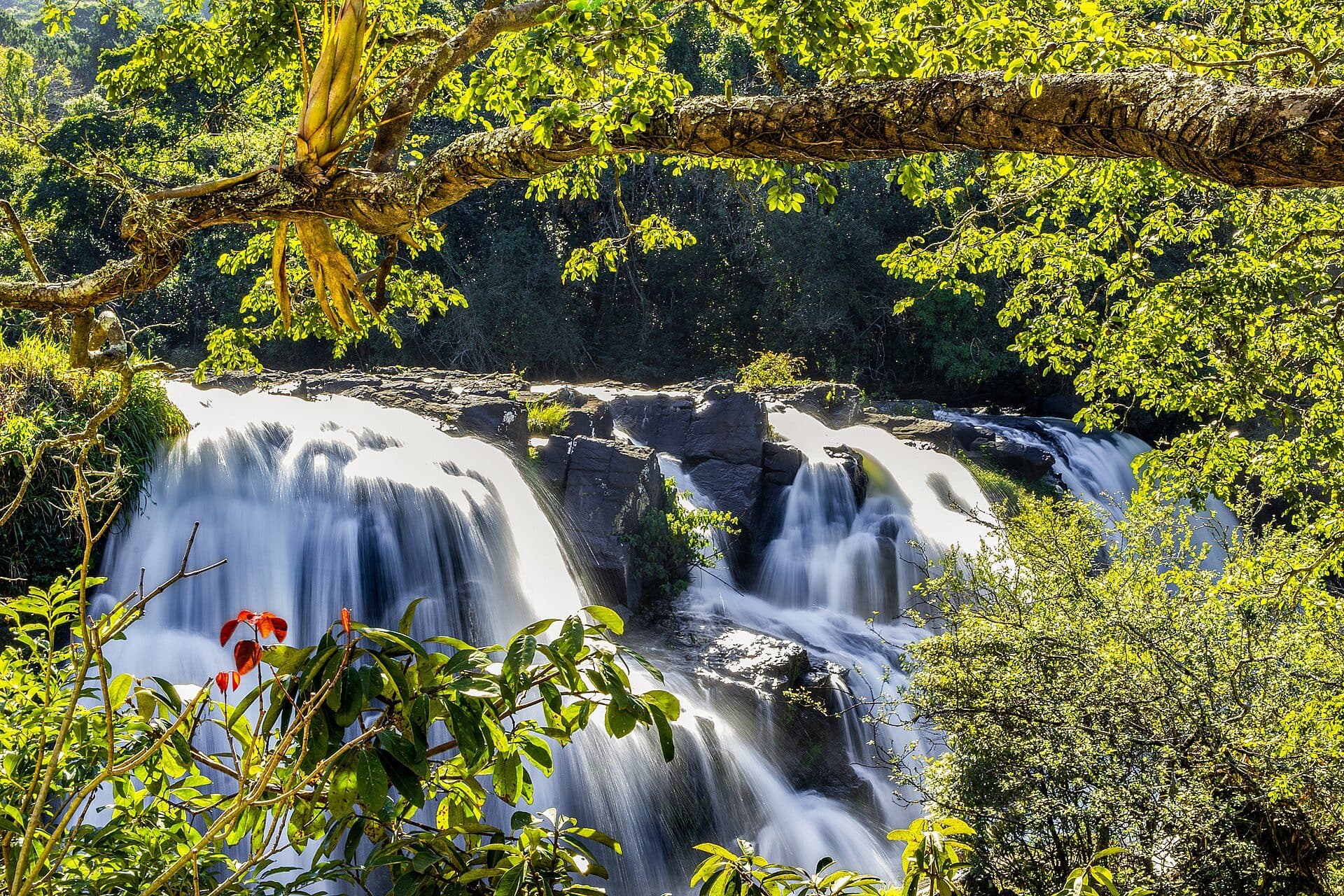 Vista da Cachoeira Véu das Noivas em Poços de Caldas