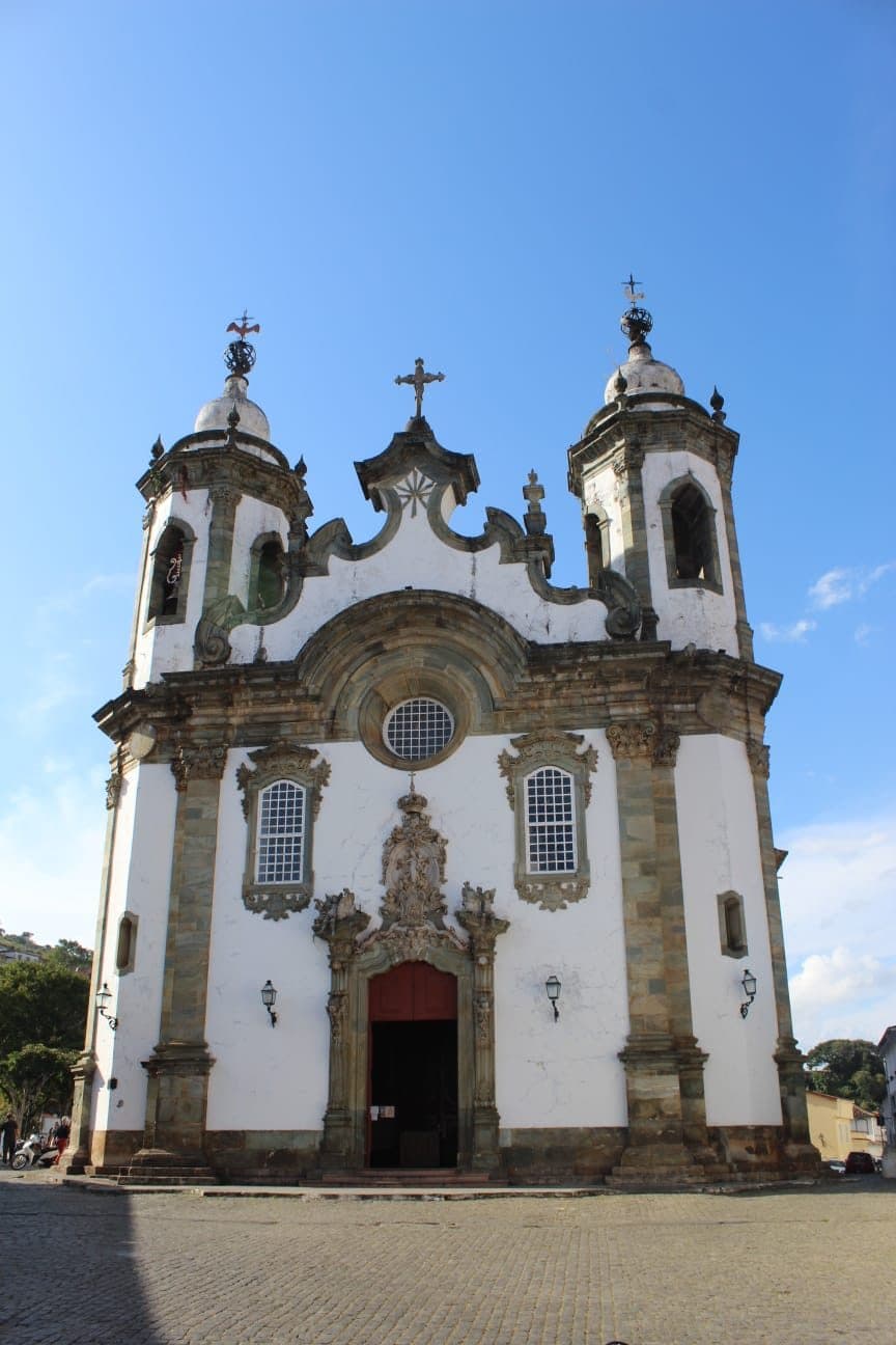 Fachada frontal da Igreja de Nossa Senhora do Carmo em São João del-Rei