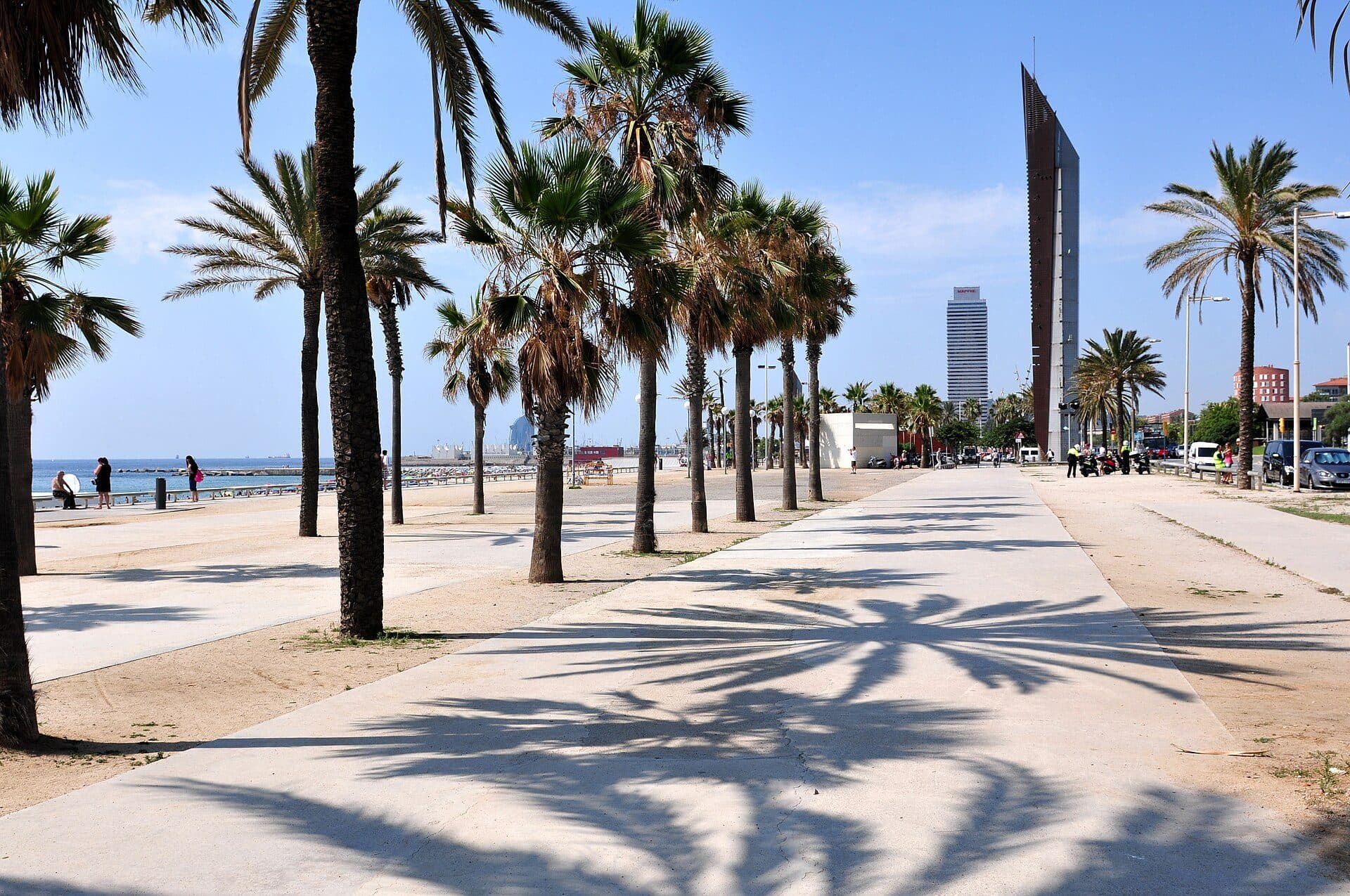 Vista da Praia de Bogatell na orla de Barcelona