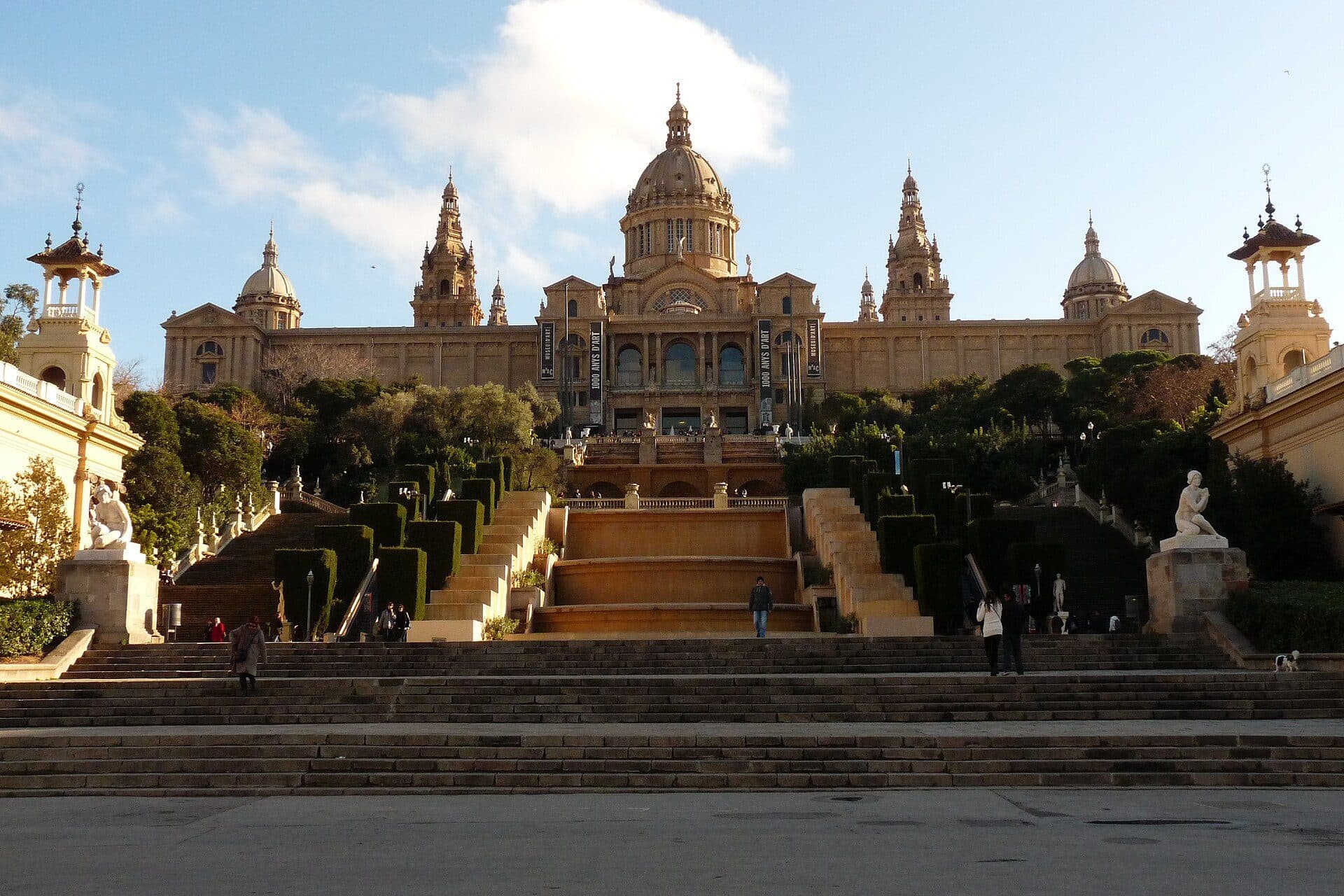 Vista do edifício do Museu Nacional de Arte da Catalunha