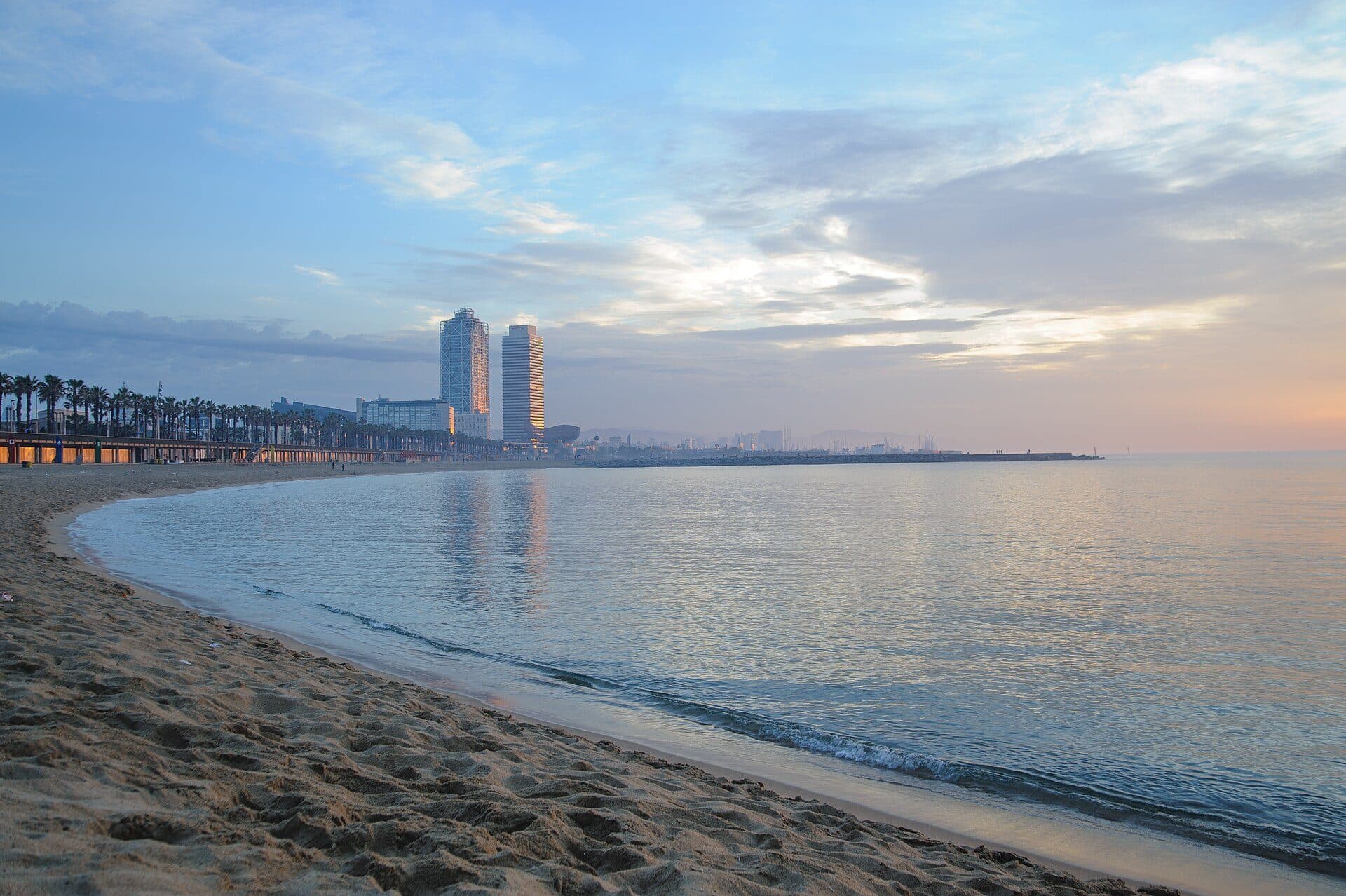 Vista da Praia de Barceloneta na cidade de Barcelona