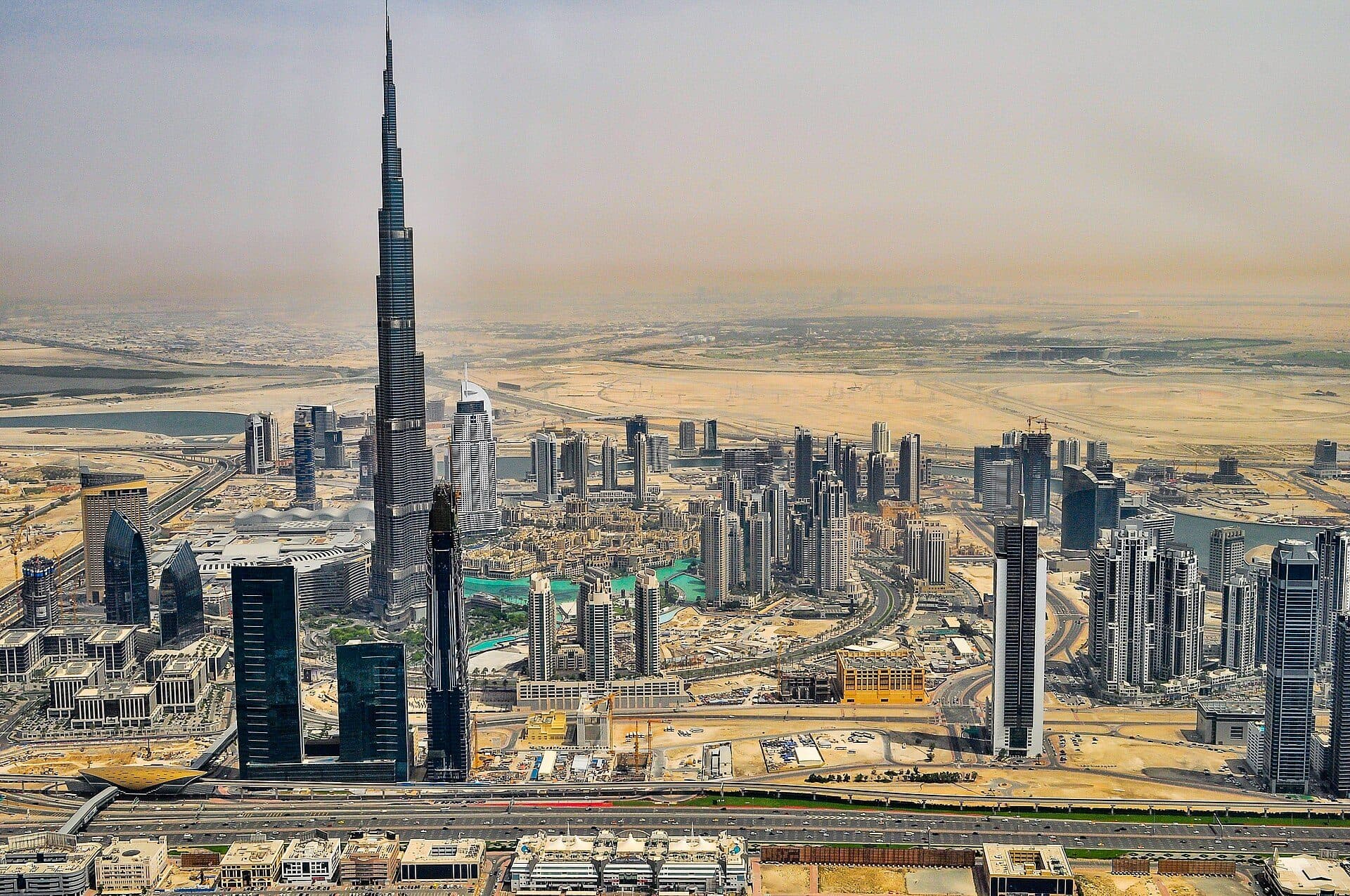 Vista urbana da cidade de Dubai nos Emirados Árabes Unidos