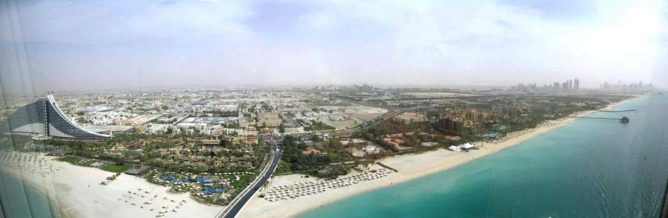 Vista panorâmica da praia de Jumeirah em Dubai
