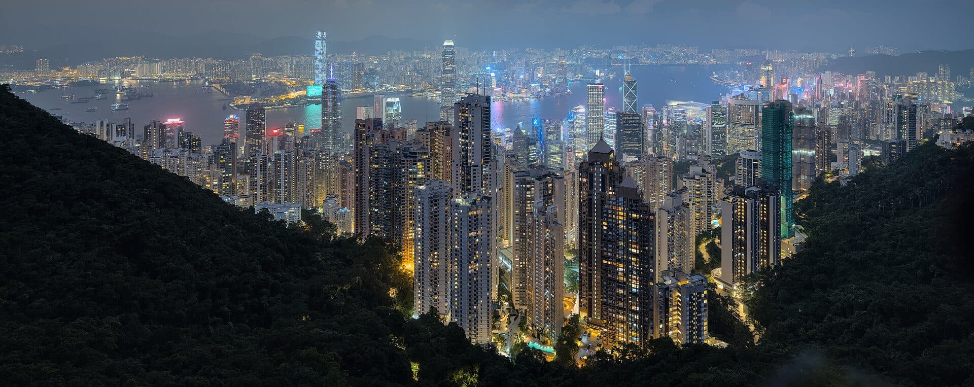 Vista panorâmica do porto de Hong Kong a partir de The Peak