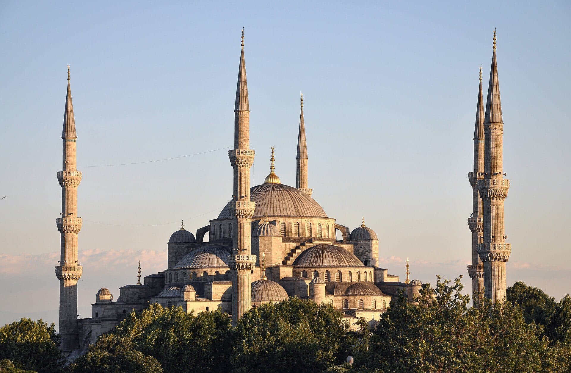 Vista externa da Mesquita Sultan Ahmed em Istambul, na Turquia