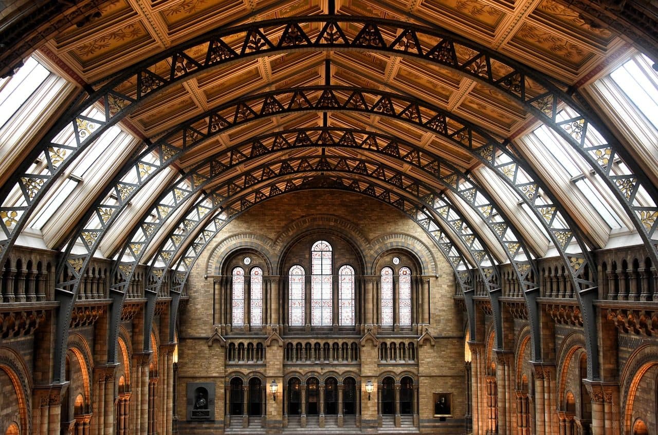 Galeria com cobertura em estilo art déco no Natural History Museum de Londres