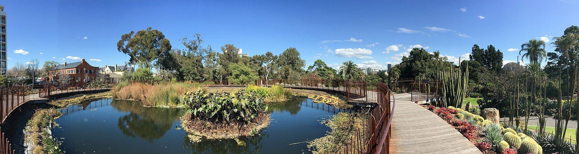 Vista panorâmica do Guilfoyle's Volcano no Royal Botanic Gardens Melbourne