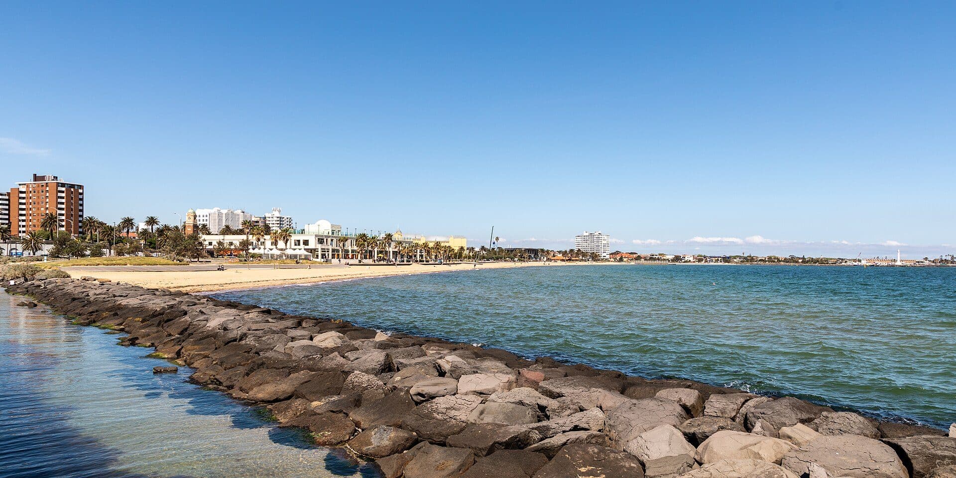 Vista da praia de St Kilda Beach em Melbourne, na Austrália