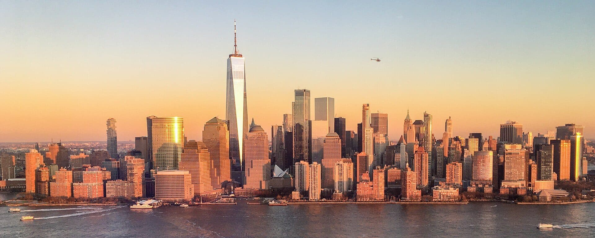 Vista dos arranha-céus de Downtown Manhattan a partir de Paulus Hook