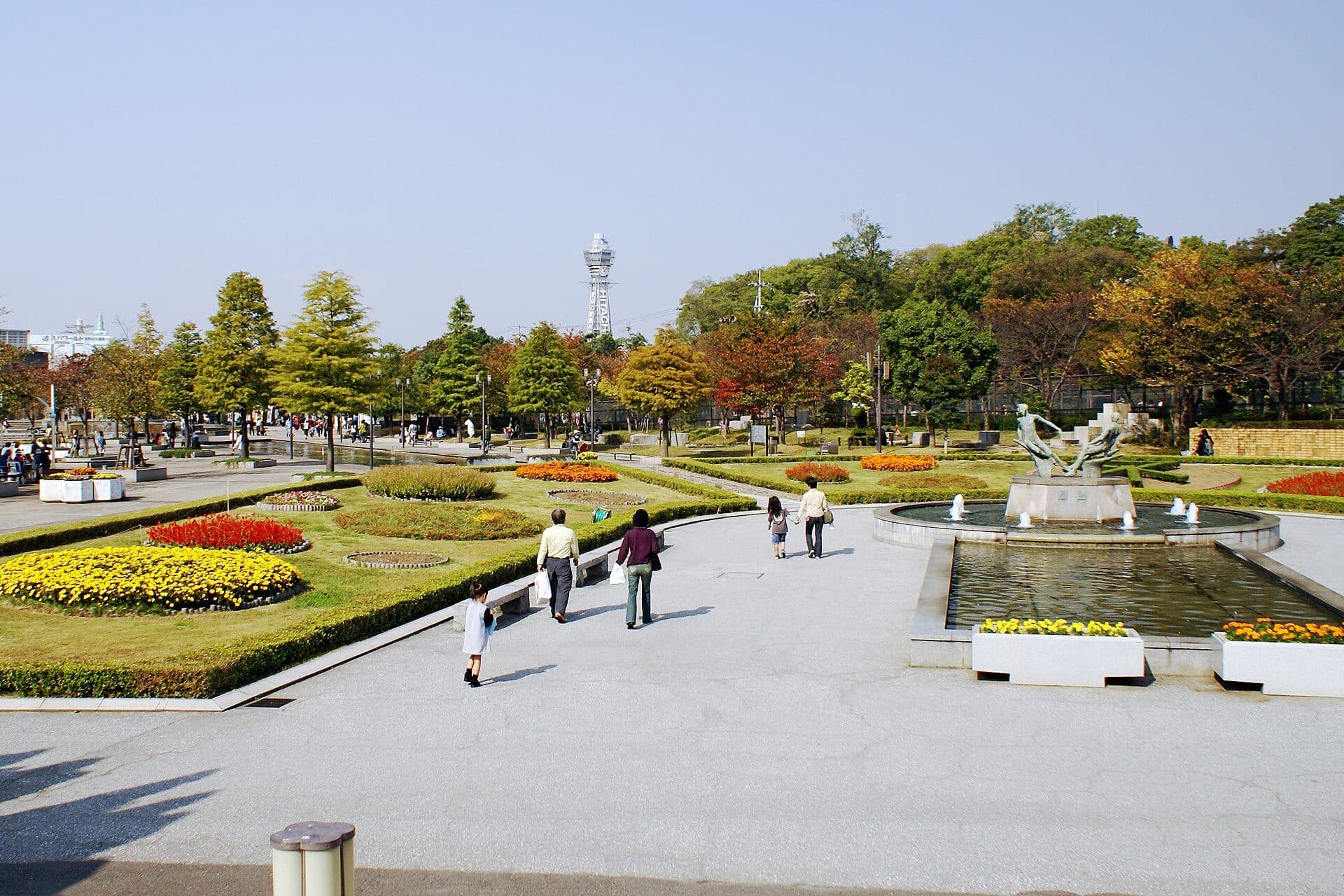 Vista ao ar livre com áreas verdes no Parque Tennoji