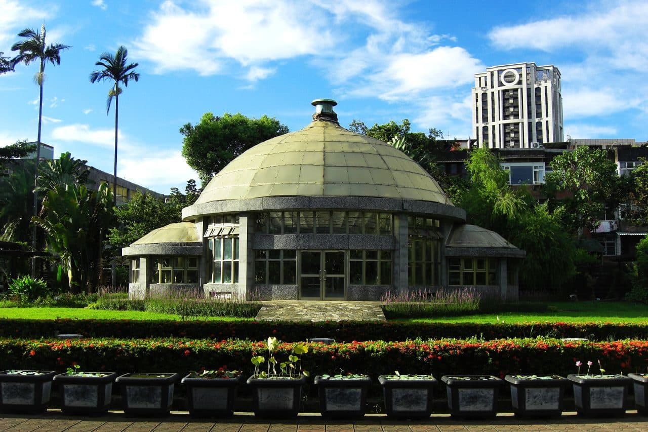 Estufa com plantas no Taipei Botanical Garden
